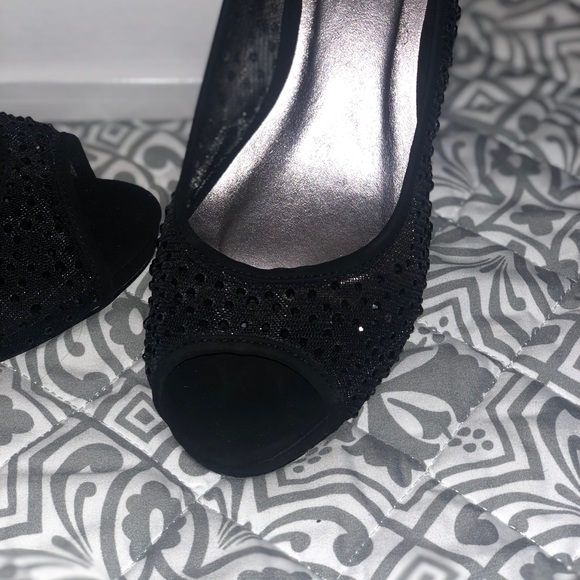 Black K&M Peep Toe Pumps with slight platform sole. Size 10 - Picture 4 of 6